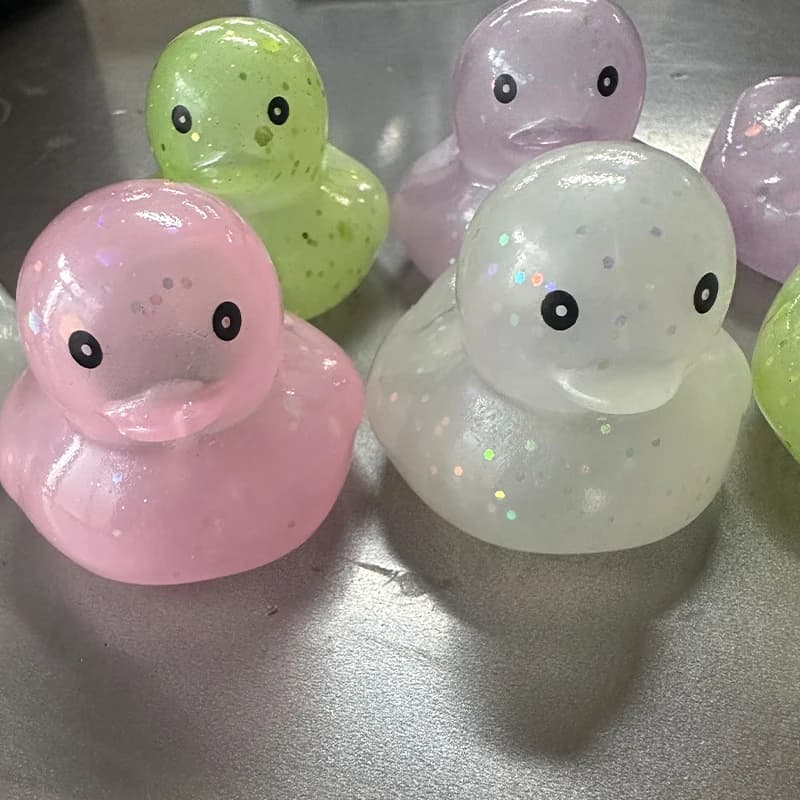1-100Pcs Jelly colored Rubber Ducks Mini Duck Party Favors Bulk Ducks Summer Pool Floating Toys Rubber Ducks Birthday — view 3