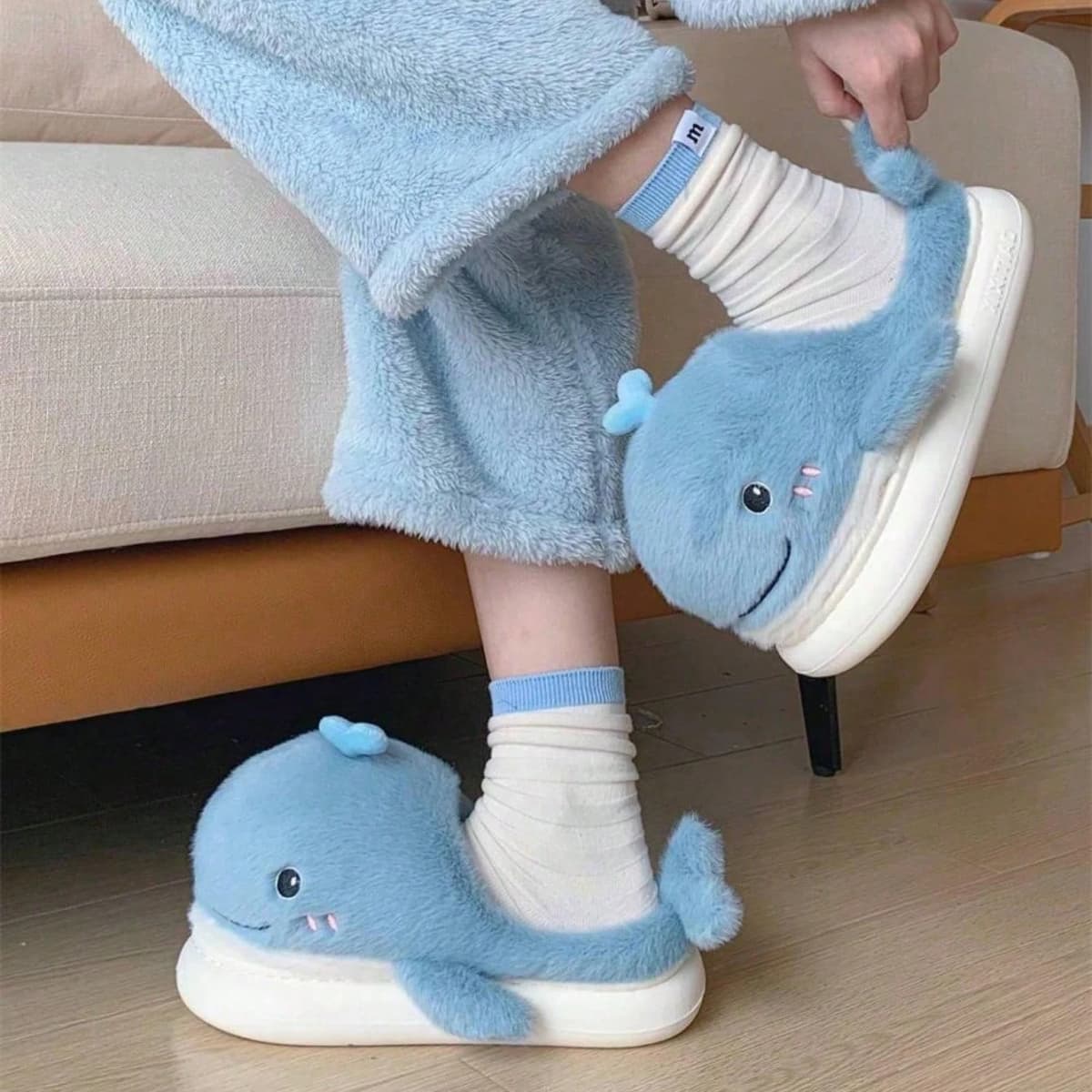 Cute Whales Winter New Women Slipper Soft Heel Platform Fur Warm Indoor Comfortable Home Fluffy Home Slippers — view 4