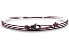 Made by Nami Pulsera Fina para Hombres y Mujeres con Cierre de Mosquetón Hecha a Mano - Joyería Marítima para Surfistas - Pulsera de Tela Minimalista - 100% Impermeable y Ajustable (Vino Rojo Negro)