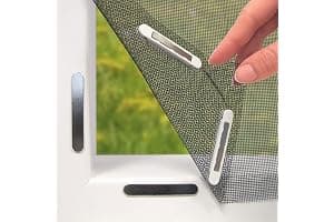 Hoberg Mosquitera para Ventanas con innovadora fijación magnética | Mosquitera Recortable Individualmente hasta 150 x 130 cm, sin taladrar ni atornillar | Fijación de mosquitera con 16 imanes [Negro]