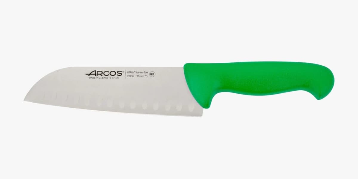 Arcos Serie 2900 - Cuchillo Santoku con Alveolos - Hoja de Acero Inoxidable Nitrum de 180 mm - Mango inyectado en Polipropileno Color Rojo — view 39