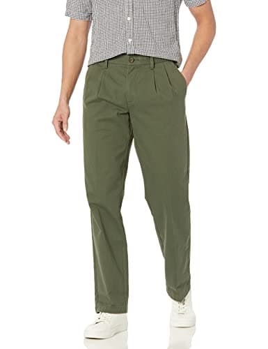 Amazon Essentials Men's Classic-Fit Wrinkle-Resistant Pleated Chino Pant, Olive, 40W x 30L