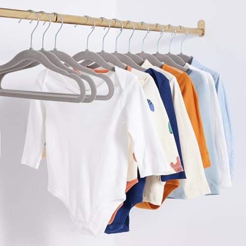 Amazon Basics Kids Velvet, Non-Slip Clothes Hangers (baby/toddler), 11.6 Inches (for baby clothes), Pack of 30, Gray — view 4
