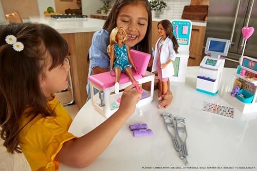 Barbie Fast Cast Clinic Playset, Brunette Barbie Doctor Doll (12-in/30.40-cm), 30+ Play Pieces, 4 Play Areas, Cast & Bandage Making, Medical & X-ray Stations, Great Toy Toy for 3 Years Old & Up
