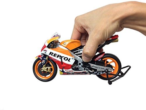 Honda RC213V Motorcycle #93 Marc Marquez Repsol Honda Team MotoGP (2015) 1/12 Diecast Model by New Ray — view 5