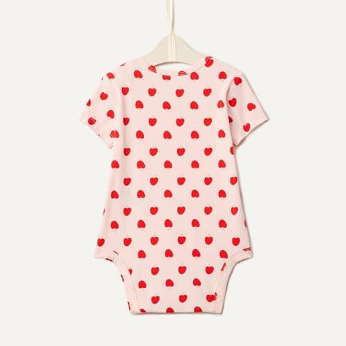Amazon Essentials x Sofia Grainge Unisex Babies' Short Sleeve Crewneck Bodysuit, Pack of 3, Ivory/Red/Apple Hearts, 6-9 Months — view 4