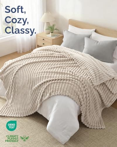 Super Soft Fleece Blanket Queen Size - Fleece Throw Blanket for Bed, Couch & Chair - Cozy, Warm & Breathable - All Season Fuzzy, Cute Decor, Microplush Bedding for Women, Men and Teens - 90x90, Cream