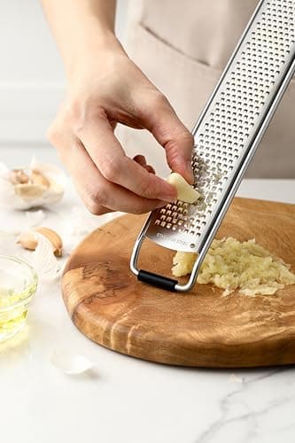 Spring Chef Stainless Steel Lemon Zester Grater with Handle - Garlic, Cheese, Parmesan, Nutmeg, Lime, Ginger Grater - Heavy Duty Kitchen Tool - Citrus Zester with Blade Cover - Fine Shred - Black — view 8