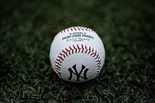 Rawlings MLB New York Yankees Team Logo Baseball, White, 1 — view 2