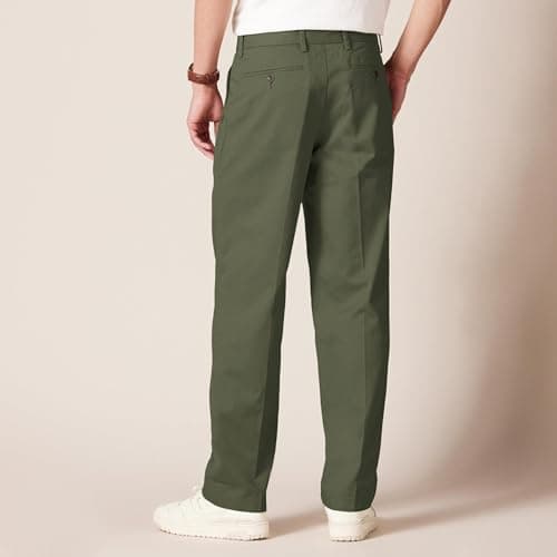 Amazon Essentials Men's Classic-Fit Wrinkle-Resistant Pleated Chino Pant, Olive, 40W x 30L