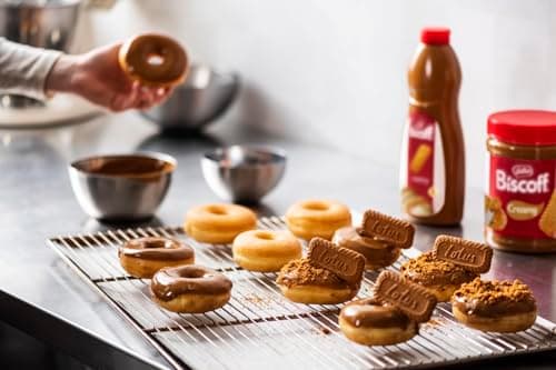 Lotus Biscoff Sweet Spread Topping bottle, Caramelized Cookie Flavour, 1L, Vegan, Nut Free, No Added Colours or Flavours — view 4
