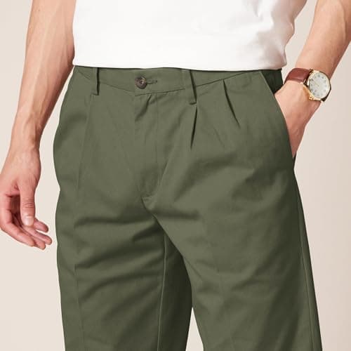 Amazon Essentials Men's Classic-Fit Wrinkle-Resistant Pleated Chino Pant, Olive, 40W x 30L — view 3