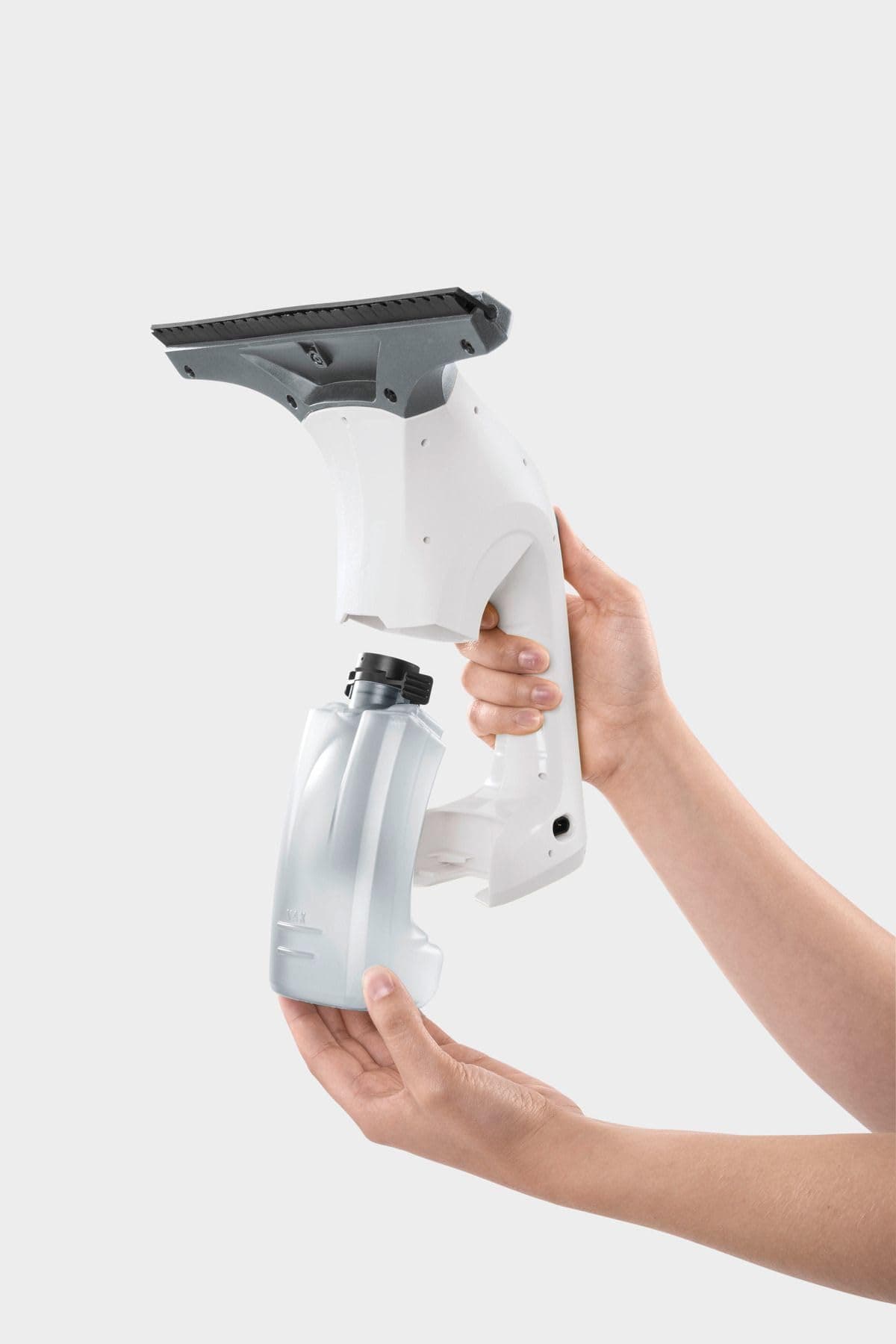 Kärcher Limpiadora de Cristales WV 1 Plus, autonomía batería: 20 min, indicador LED estado batería, depósito agua sucia: 100 ml, peso: 0,5 kg, pulverizador, paño microfibra, 20 ml detergente — view 3