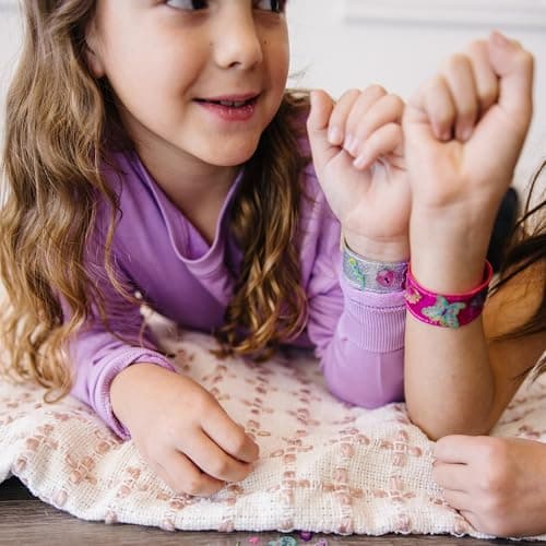 Melissa & Doug Design-Your-Own Bracelets with 100+ Sparkle Gem & Glitter Stickers, Kids Snap Bracelets, Stickers & Jewelry Crafts, Preschool Toys for Girls & Boys Ages 4+ — view 7