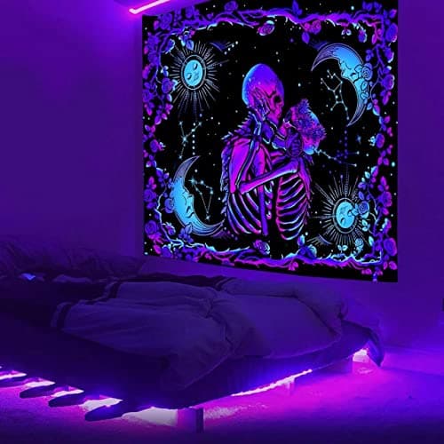 Jation Tapestry UV Light Reactive Skull Kiss Gothic Wall Hanging Art for Home Headboard Bedroom Living Room Dorm Decor in 150 * 130cm — view 4