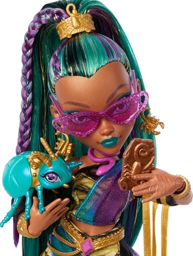 Monster High Nefera De Nile Doll, Royal Mummy in Dress with Pet Scarab Lavish and 7 Accessories Like Purse, Laptop, Sunglasses, Drink and Snacks — view 3