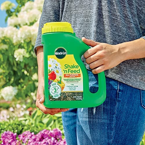 Miracle-Gro Shake 'N Feed All Purpose Plant Food, 4.5 lb. — view 3