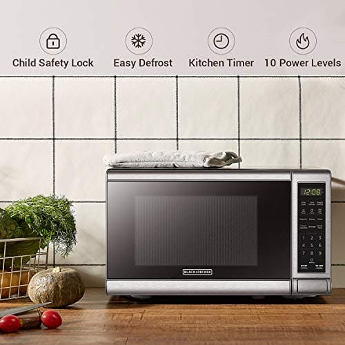 BLACK+DECKER Countertop Microwave Oven, 0.7 Cu.Ft, 700W, Stainless Steel — view 2