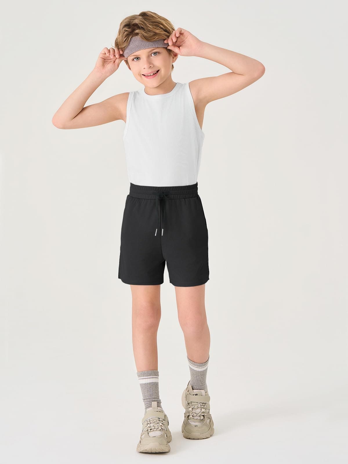 Haloumoning Pantalones cortos de verano para niño, pantalones cortos de deporte para niños, monocolor, secado rápido, ligeros, abertura lateral, pantalones de baloncesto con cintura elástica — view 3