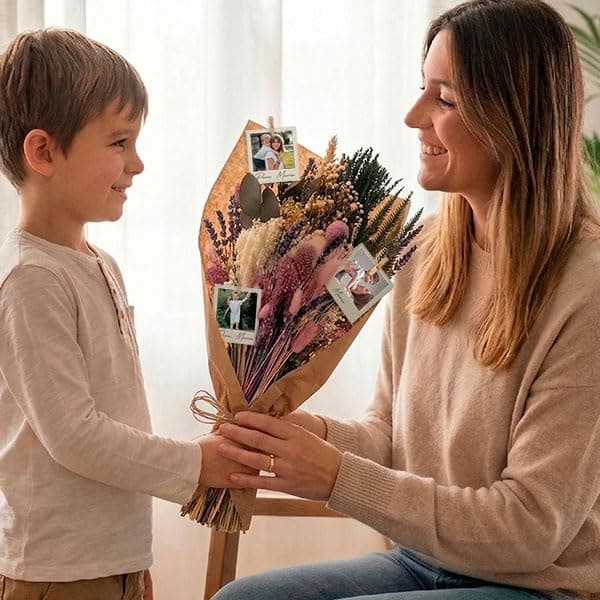 Transparent Gift Ramo de Flores con Fotos Personalizadas. Ramo Preservado con Fotos Personalizadas. Decoración Personalizada para el Hogar. Regalo personalizado para Día de la Madre y Aniversarios. — view 3