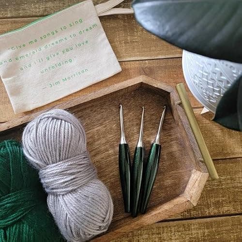 Furls Crochet Hook, Odyssey Emerald Green, Nickel Plated Tip for Effortless Glide, Ergonomic Handle Crochet Hooks 7" (G+) 4.50MM