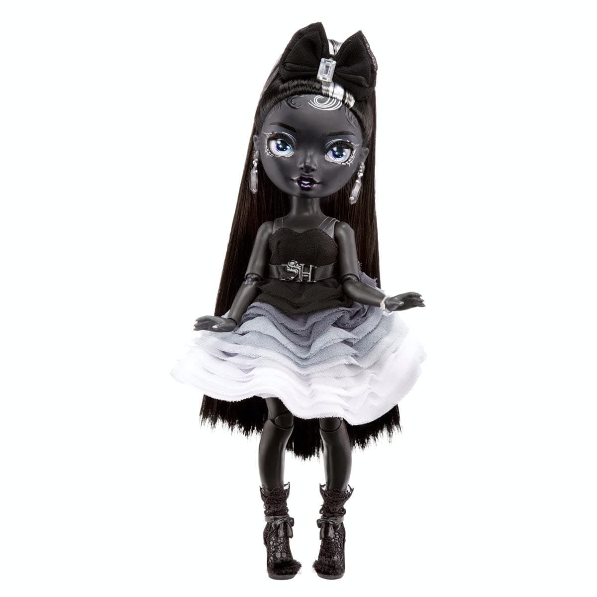 RAINBOW HIGH Serie Shadow High-Shanelle Onyx-Muñeca de Moda en Color Gris con Pelo Negro, Dos Conjuntos y Accesorios-para coleccionar-Edad: a Partir de 6 años, (MGA Entertainment 583554EUC)