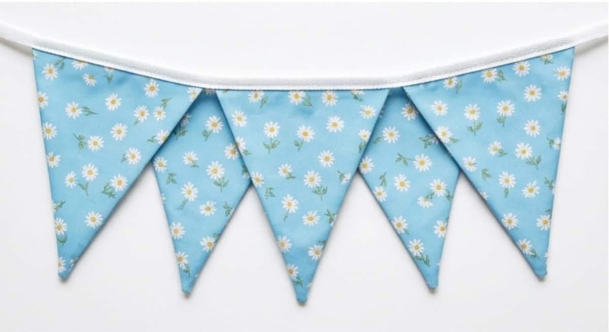 4.5m Fabric Bunting – 12 Large Pennant Flags – Durable Summer Theme Garden Decor – Tear-Proof Outdoor Banner for Parties, BBQs & Festivals (Sky blue)