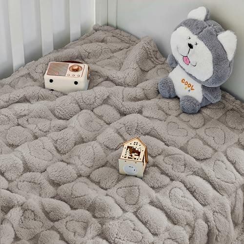 Yurhap Heart Baby Blanket, Love Plush Fleece Baby Blankets for Boys Girls — view 3