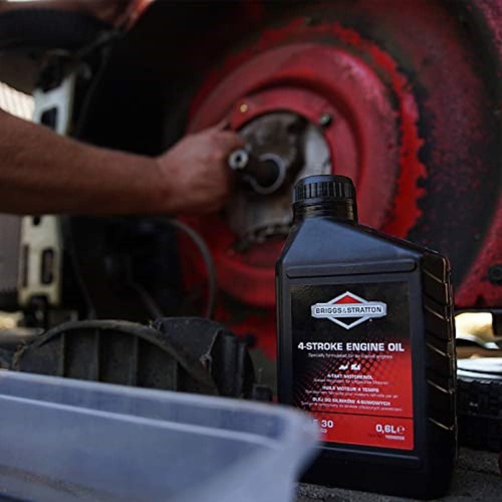 Briggs & Stratton 100004E 4-Stroke Lawn Mower Engine Oil SAE30, 500ml, Black, 0.5 Litre — view 2