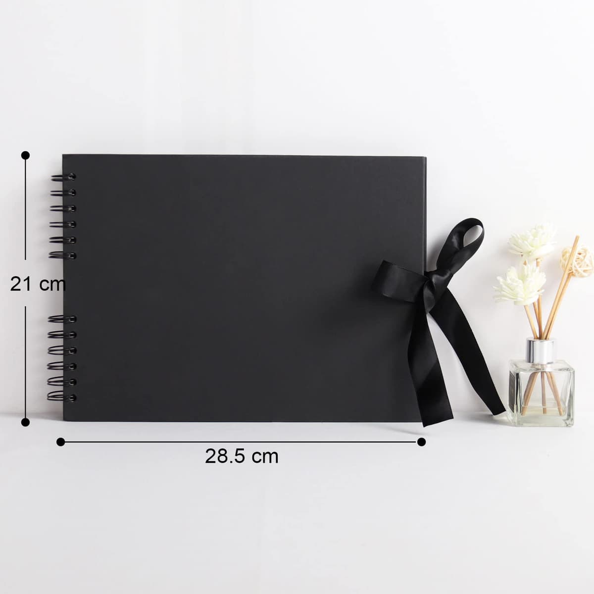 Vienrose Álbum de Fotos Scrapbook 10x15 cm Álbum de Recortes para Pegar y Escribir 80 Negra Páginas Espiral DIY Regalos de Boda Aniversario Bebé Cumpleanos Familiares Navidad, 28,5x21cm, Negro — view 2
