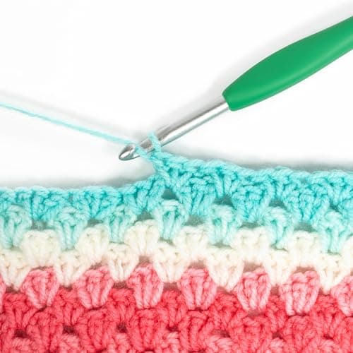 Clover 3672 Amour Crochet Hook Set, 10 sizes — view 3