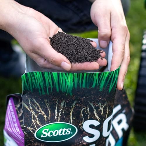 Scotts Soil Build'R Spreadable Top Dress for Lawns 4.2kg (122m² Coverage) — view 4