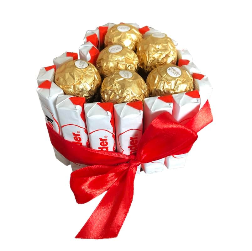 Tartas Kinder: Cesta de chocolate perfecta para regalar en Navidad, San Valentín y cumpleaños con Kinder Bueno, Schoko Bons, Ferrero y flores preservadas (Corazón mini Ferrero)