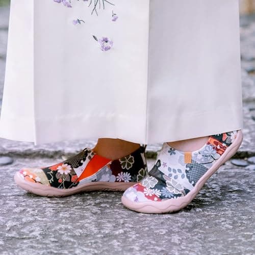 UIN Blossom Women's Fashion Floral Art Sneaker Painted Canvas Slip-On Ladies Travel Shoes (Hana, 9.5) — view 7