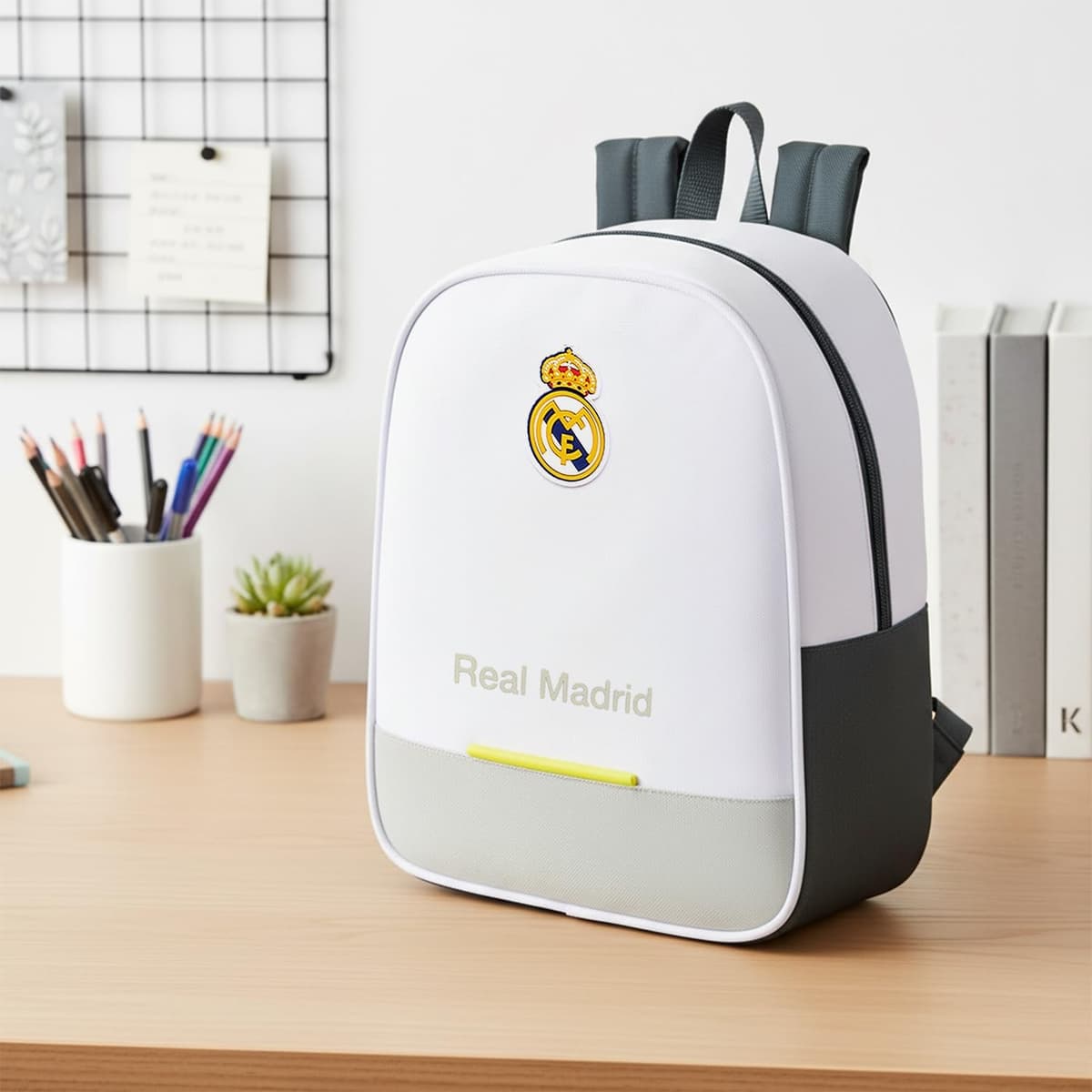 Mochila Real Madrid Viaje Gran Capacidad y Respaldo Acolchado Licencia Oficial Resistente Niños, Jóvenes y Adultos — view 5