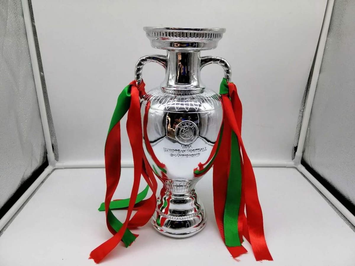 MU Tema de Fútbol 2020 Copa de Europa Trofeo de Campeón Del Modelo 1: 1 Fans Barra Decorar Adornos de Recuerdos,16cm,UNA — view 4