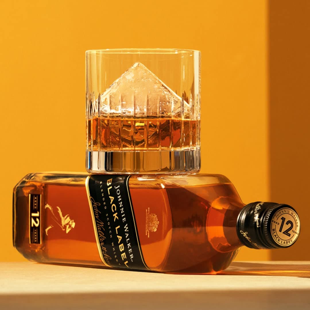 Johnnie Walker Black label, Whisky escocés blended 12 años, 700 ml — view 3