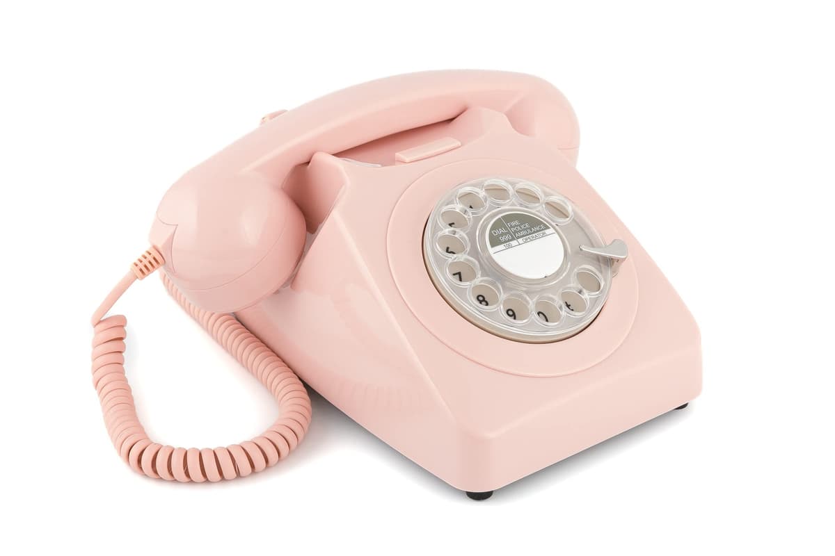 GPO 746 Teléfono fijo de disco con estilo retro de los años 70, cable en espiral y timbre auténtico - Rosa clavel — view 5