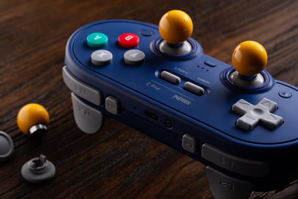 8BitDo Pro 3 Bluetooth Controller for Switch/Switch 2 – TMR Joysticks, Swappable ABXY Buttons, Pro Back Buttons, Charging Doc — view 4