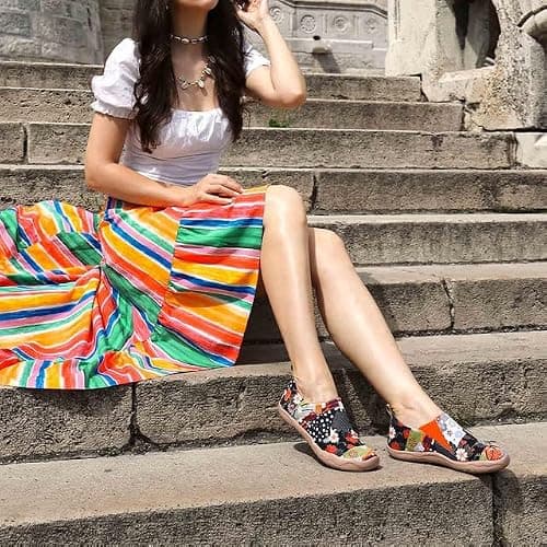 UIN Blossom Women's Fashion Floral Art Sneaker Painted Canvas Slip-On Ladies Travel Shoes (Hana, 9.5) — view 2