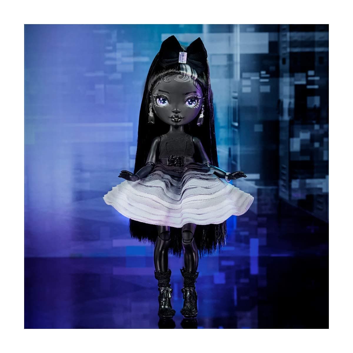RAINBOW HIGH Serie Shadow High-Shanelle Onyx-Muñeca de Moda en Color Gris con Pelo Negro, Dos Conjuntos y Accesorios-para coleccionar-Edad: a Partir de 6 años, (MGA Entertainment 583554EUC) — view 4