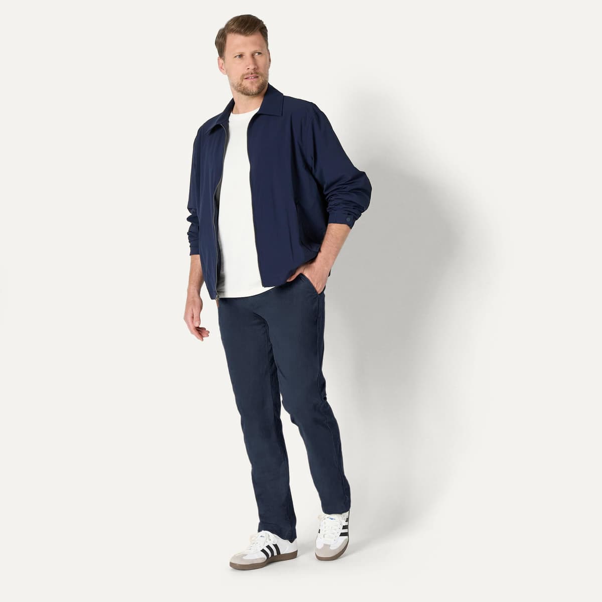 Amazon Essentials Men's Athletic Fit Casual Stretch Chino Work Trousers (Available in Big & Tall) — view 5