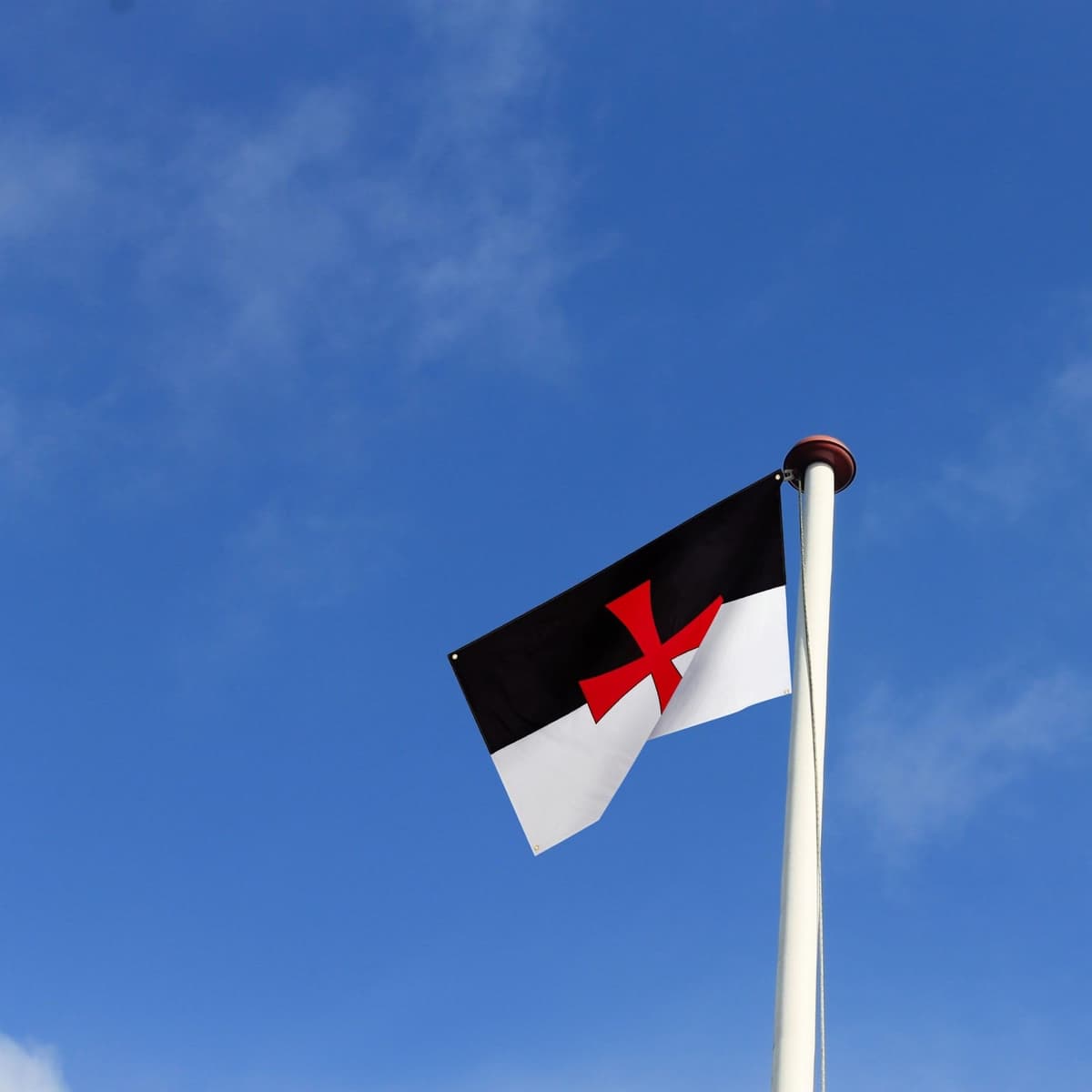 Runesol Cornwall Flag - 91x152cm, 3ft x 5ft, Cornish Flag, 4 Grommets, Eyelet in Every Corner, Premium Quality, Inside & Outside Use, Vivid Colours — view 1191