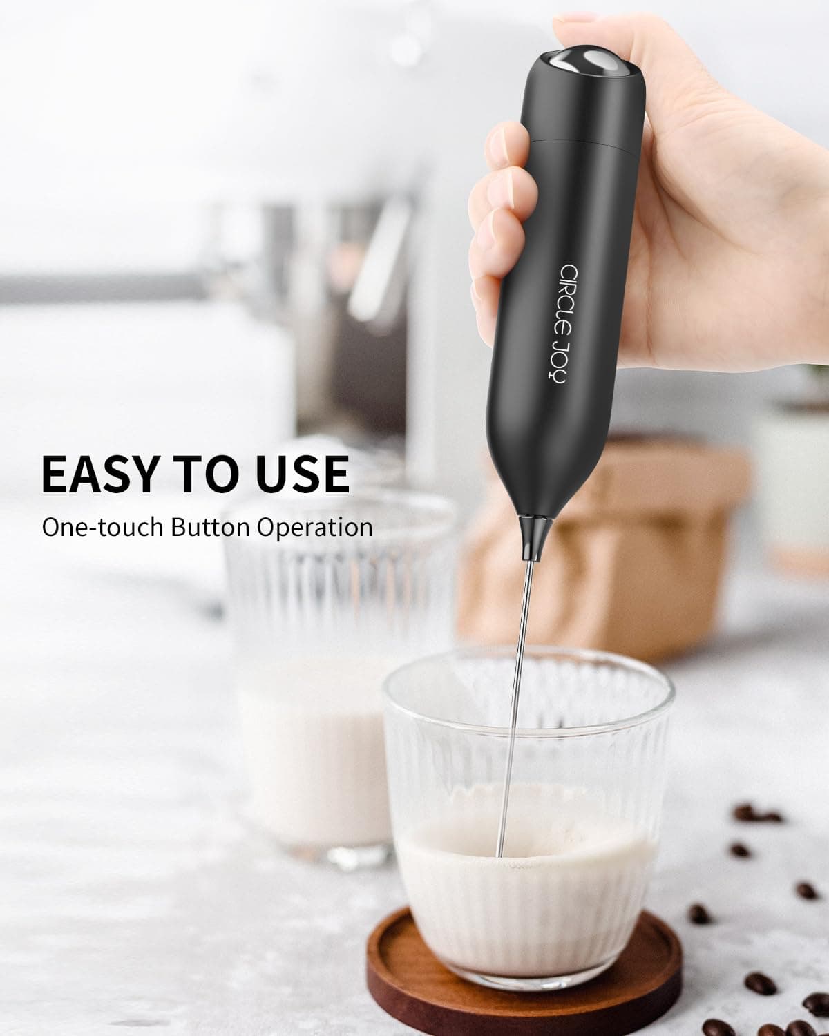 CIRCLE JOY Montalatte a Mano con Supporto, Frullino Montalatte Elettrico, a Batteria Mini Schiumatore per Latte, Cappuccino, Matcha, Regalo da Cucina, Nero — view 7