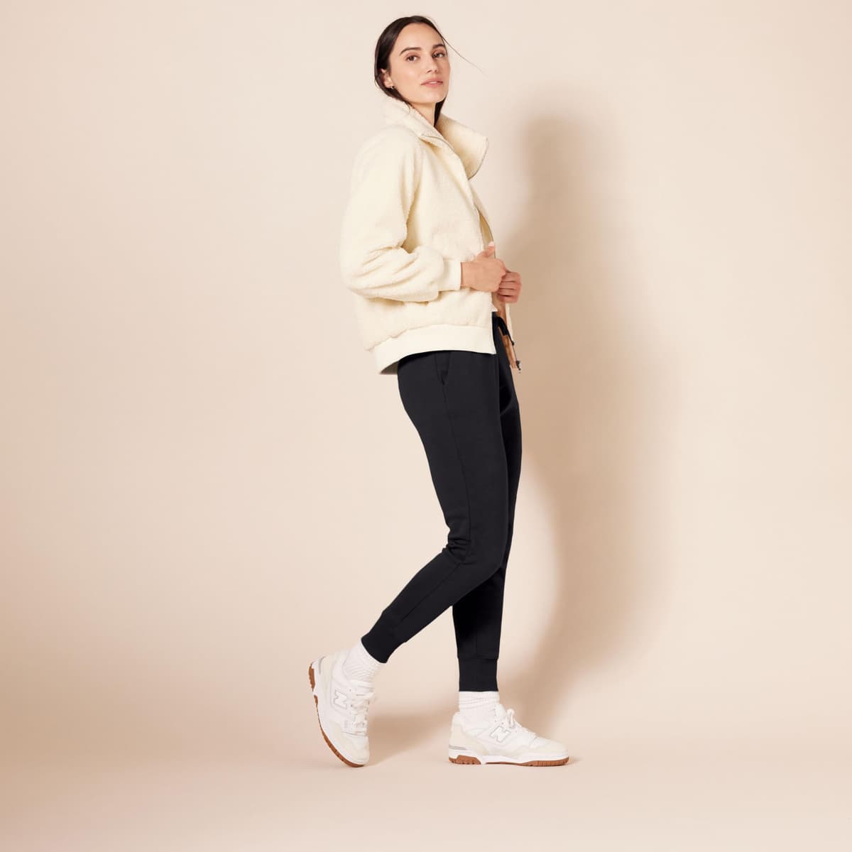 Amazon Essentials Mujer Pantalones De Correr De Forro Polar con Puños (Disponibles En Tallas Grandes) — view 3
