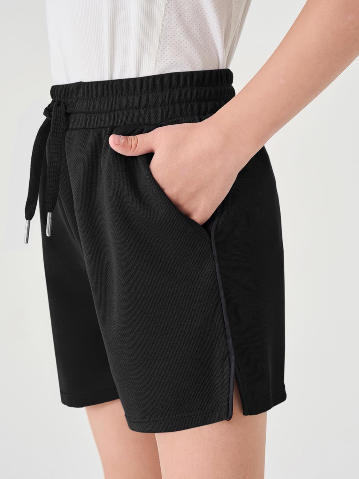 Haloumoning Pantalones cortos de verano para niño, pantalones cortos de deporte para niños, monocolor, secado rápido, ligeros, abertura lateral, pantalones de baloncesto con cintura elástica — view 2