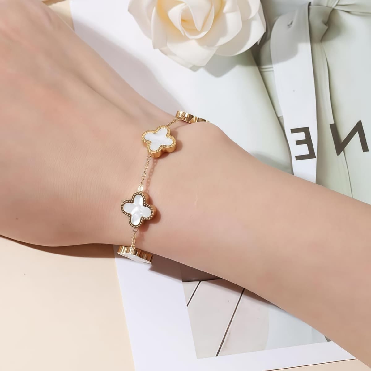 Regalos Originales para Mujer Pulsera Trébol 4 Hojas Acero Inoxidable Regalos Mujer Cumpleaños Dia de la Madre San Valentin Navidad regalo Amiga Madre Hermanas Novia — view 3