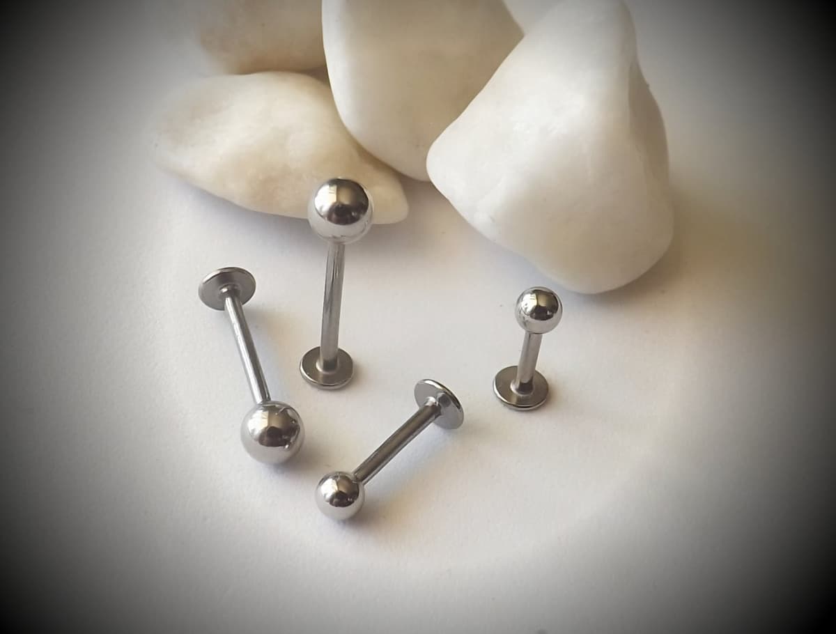 Briana Williams 10pcs 1.2mm 316L Acero Inoxidable Labret Labio Piercing Tragus Helix cartílago Pendiente Barbell Stud, 6-8 mm Longitud de la Barra — view 2