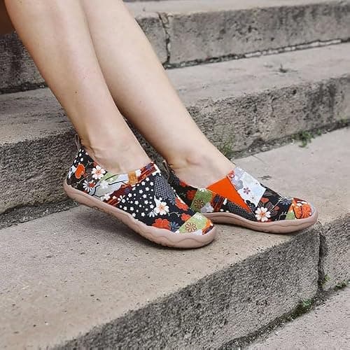 UIN Blossom Women's Fashion Floral Art Sneaker Painted Canvas Slip-On Ladies Travel Shoes (Hana, 9.5) — view 3