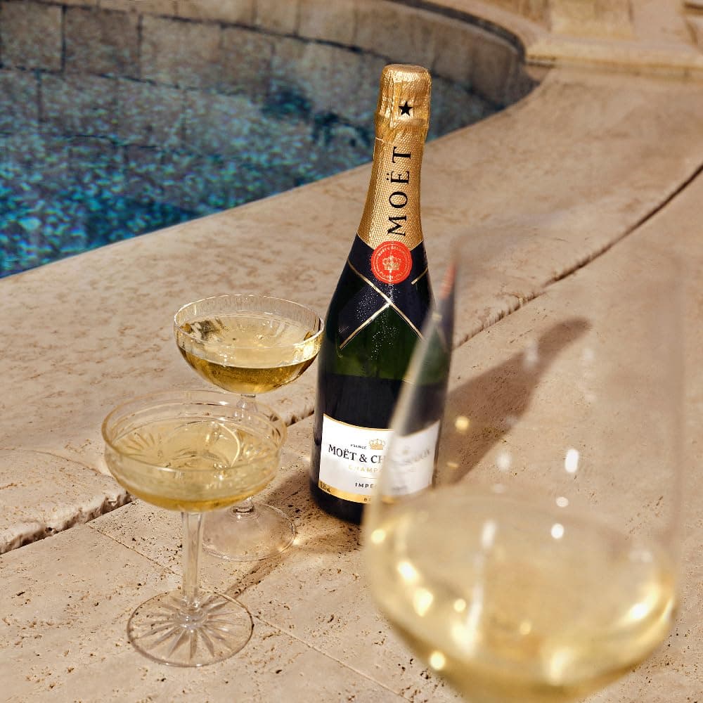 Moët & Chandon Brut Impérial Champagne, Gift Box, 75cl — view 3